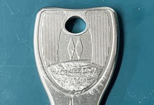 鍵番号を中途半端に削った