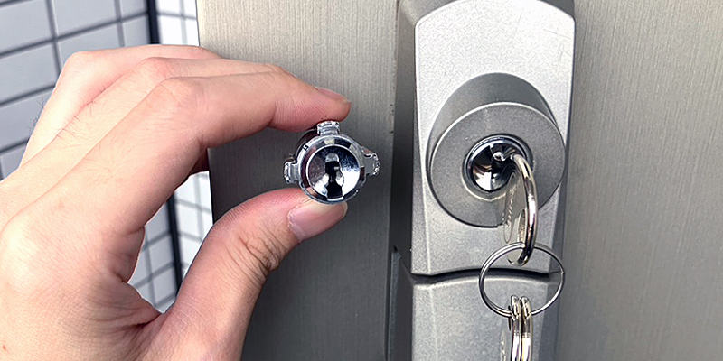 鍵屋に鍵穴の交換を依頼